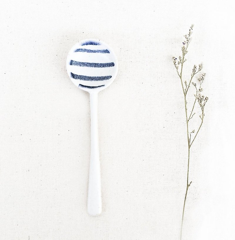 Handmade Ceramic Short Spoon - Stripes - ช้อนส้อม - ดินเผา ขาว