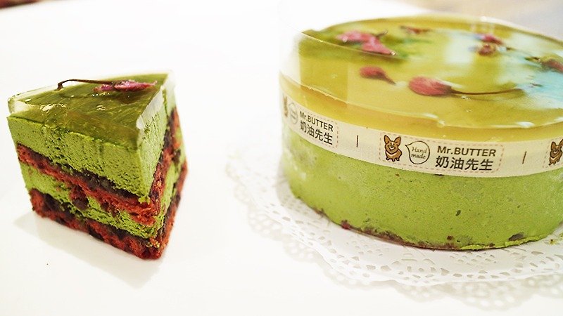 Mr. Butter Cafe Mr. cream cherry stuffed green tea mousse 6 inches - Savory & Sweet Pies - Fresh Ingredients 