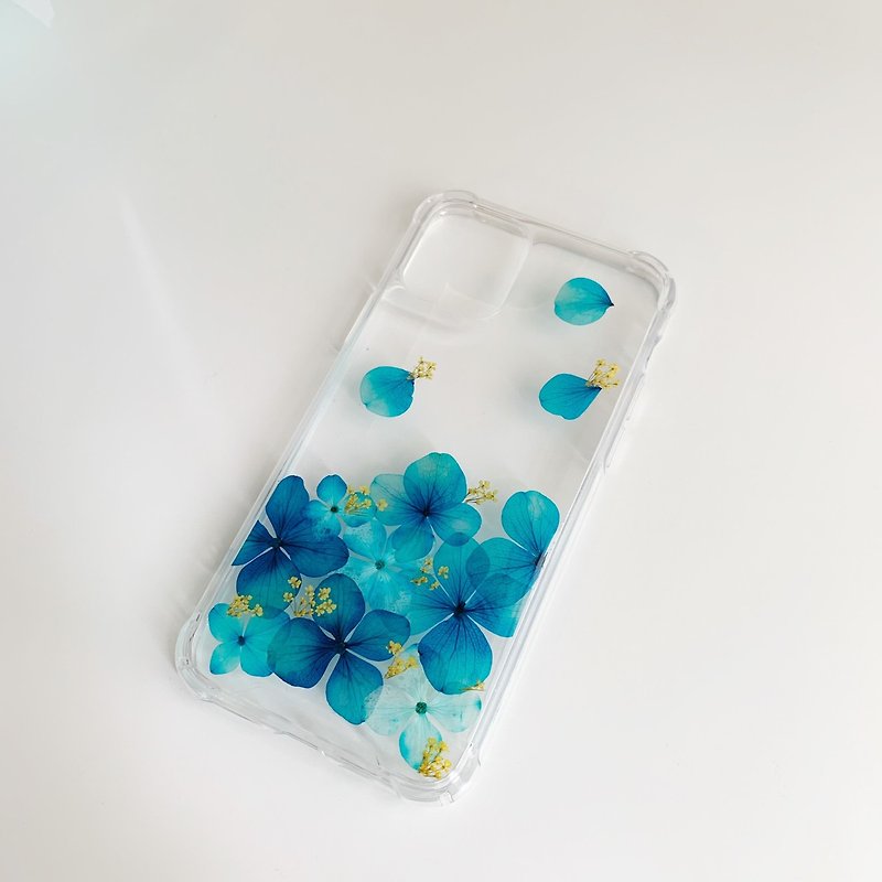 After Rain - pressed flower phone case - เคส/ซองมือถือ - พืช/ดอกไม้ สีน้ำเงิน