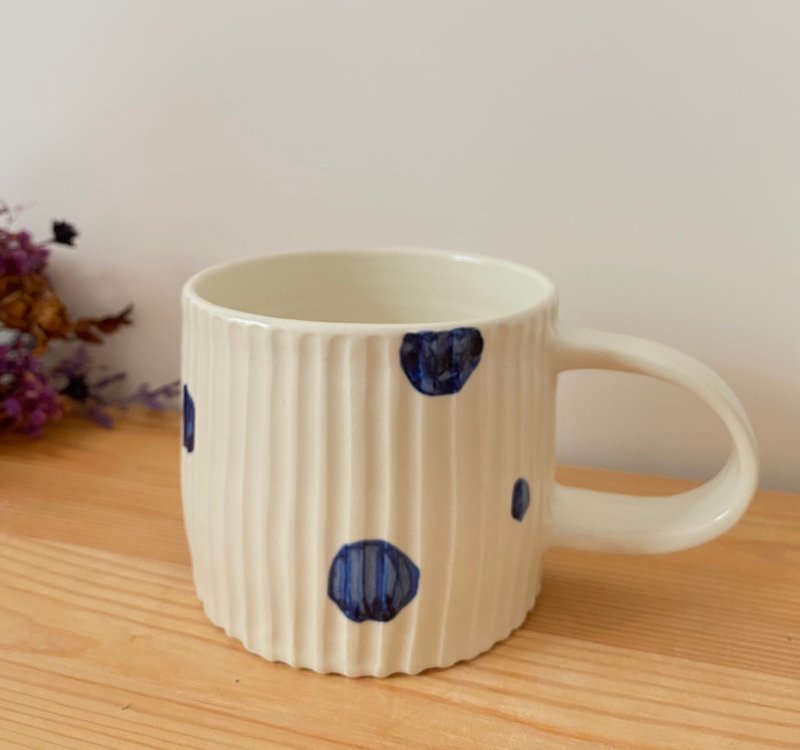 Straight lines dot dots/carved-mark - Mugs - Pottery Blue