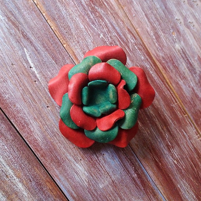 Three-purpose leather flower brooch hairpin red and green two-color necklace leather custom-made Kai handmade leather - เข็มกลัด - หนังแท้ สีเขียว