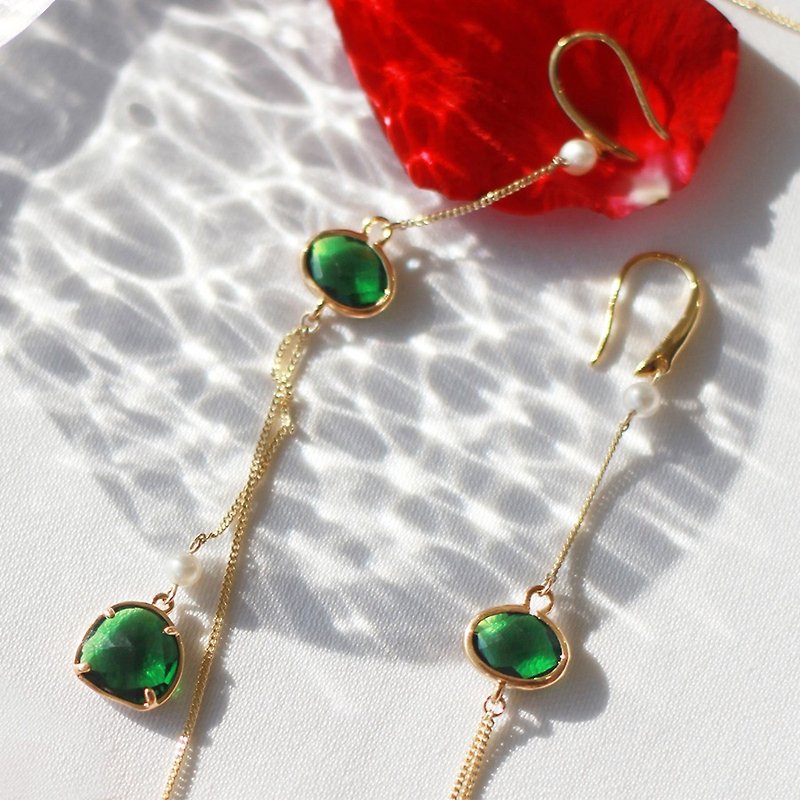 MissQueeny original | Mood for Love emerald natural pearl earrings - ต่างหู - โลหะ สีเขียว