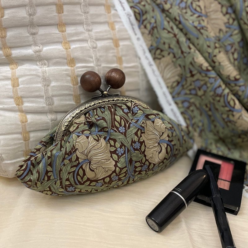 [Purple Piper Series] Ready Stock/Flower Pure Cotton Kiss Lock Bag/Cosmetic Bag/William Morris - กระเป๋าเครื่องสำอาง - วัสดุอื่นๆ สีเขียว