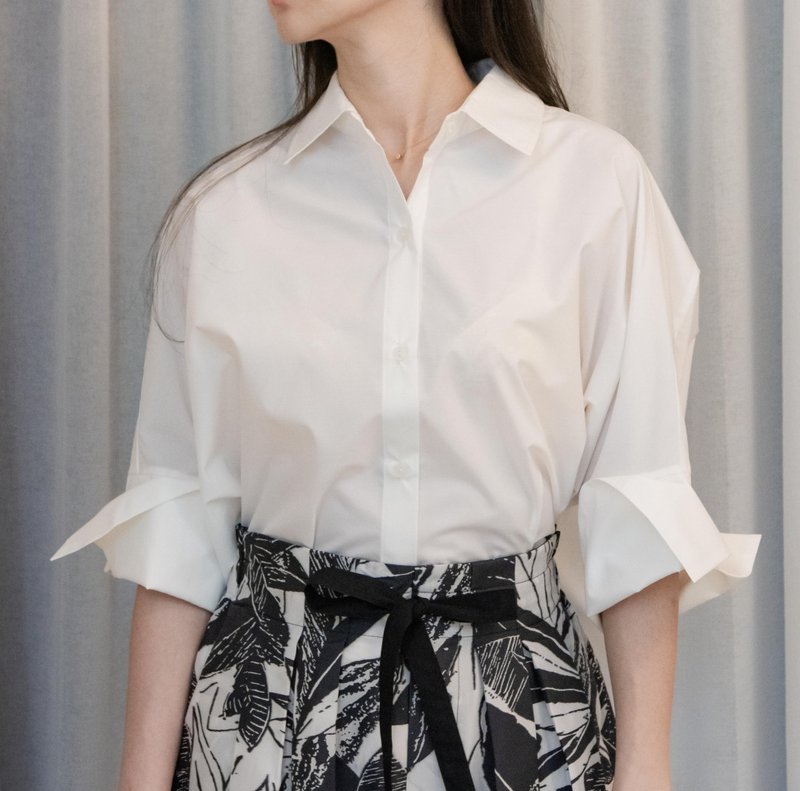 Folded Sleeve Cropped Shirt - White - เสื้อเชิ้ตผู้หญิง - วัสดุอื่นๆ ขาว