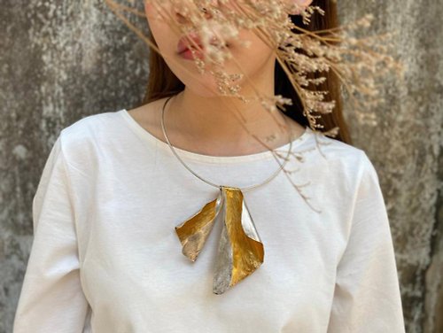 Stories of silver and silk Gold coated folded leaves collar necklace (N0123)