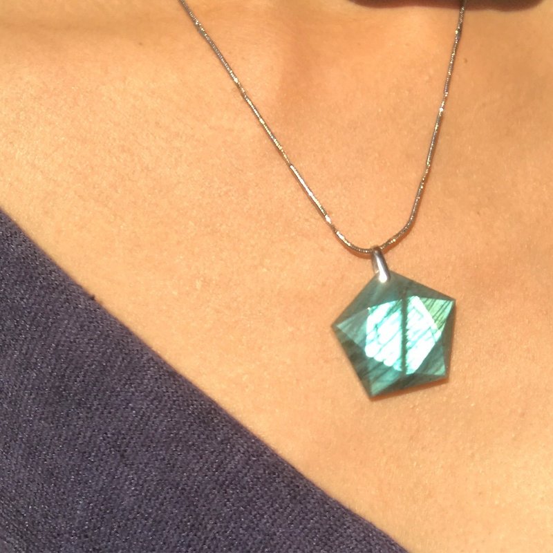 [ロストアンドファインダー]天然石の輝きラブラドル五芒星のネックレス - ネックレス - 宝石 ブルー