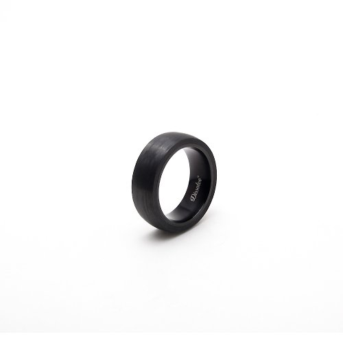 DISSOLVE DISSOLVE設計師原創 復古碳纖維面鈦鋼內圈黑色男戒指 I 可刻字