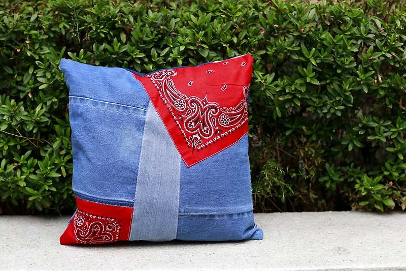 Denim patchwork cushion - หมอน - ผ้าฝ้าย/ผ้าลินิน 