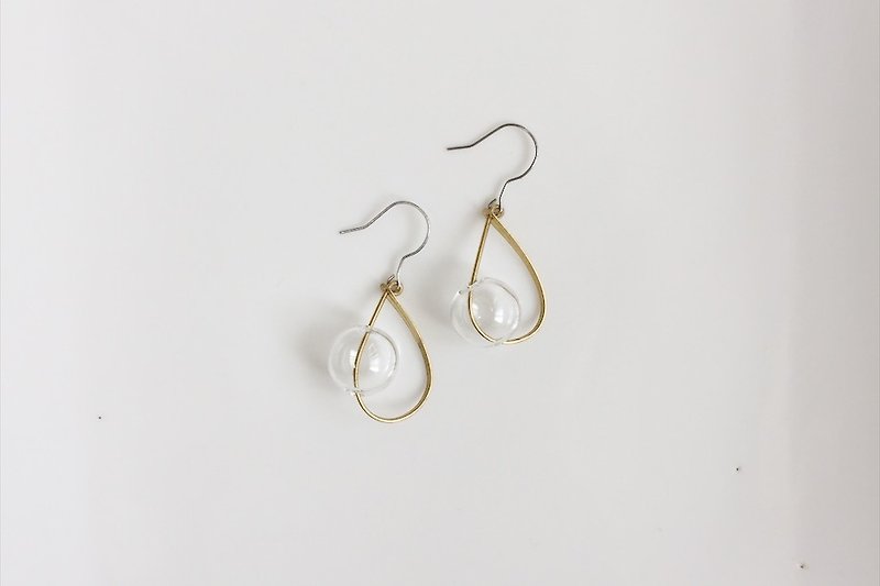 Rain glass bubble brass earrings - ต่างหู - โลหะ สีทอง