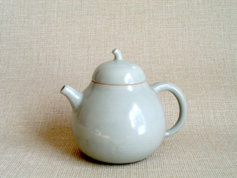 Pourer Pear - Teapots & Teacups - Pottery White