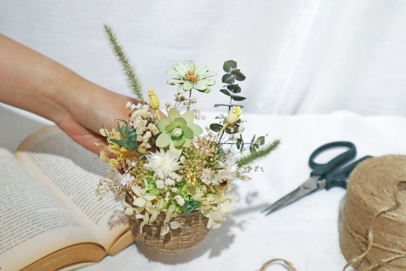 Hand-made DIY | Dry small potted flower hand-woven pottery with teaching video - ช่อดอกไม้แห้ง - พืช/ดอกไม้ สีเขียว