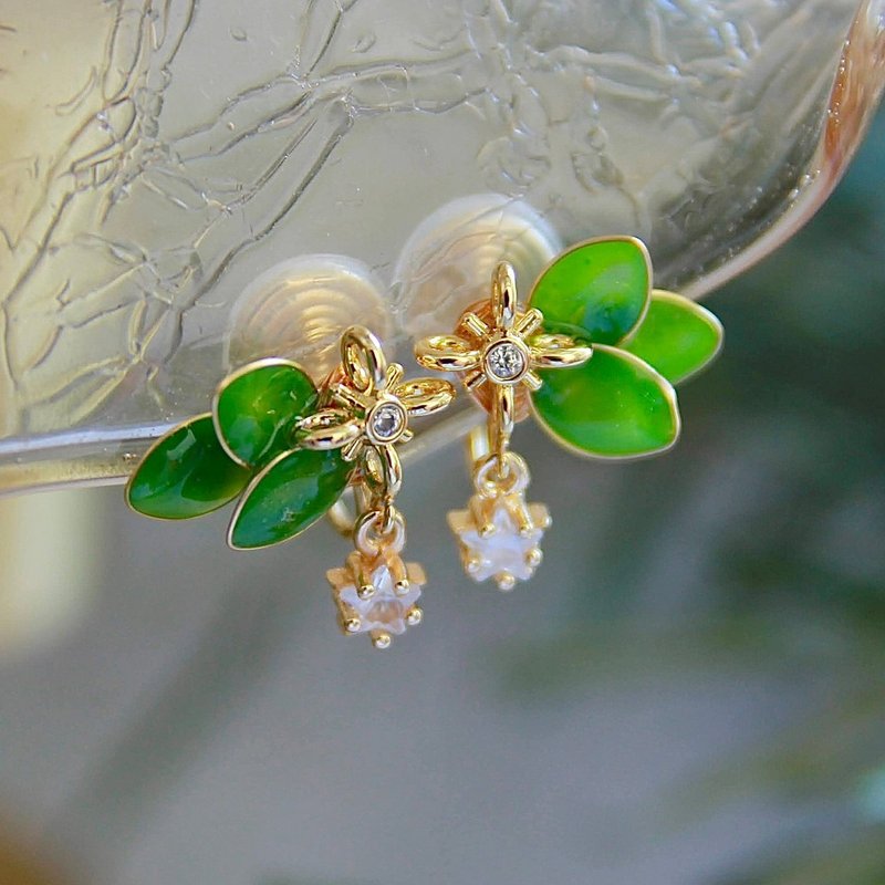 痛くないイヤリング／小枝モチーフのイヤリング - ピアス・イヤリング - レジン グリーン