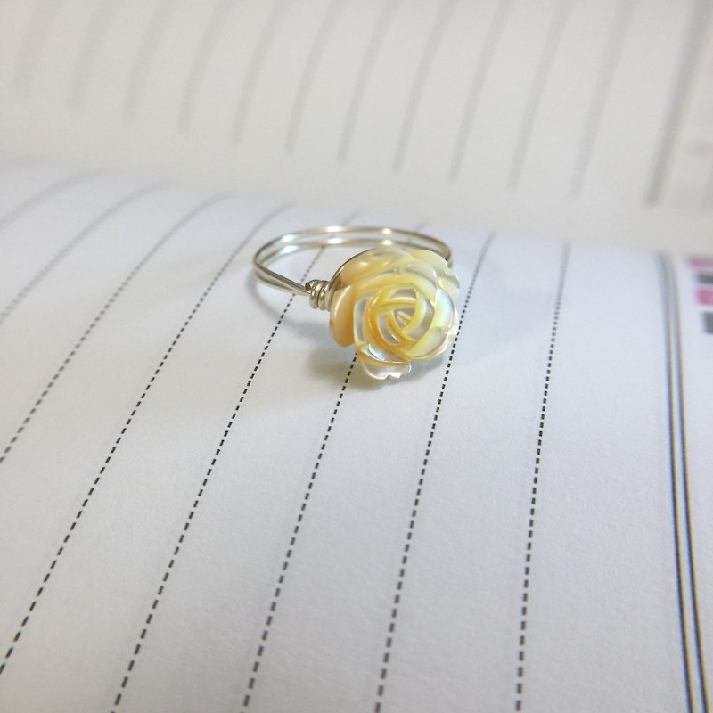 氣質貝殼玫瑰雕花 戒指 - 戒指 - 寶石 多色