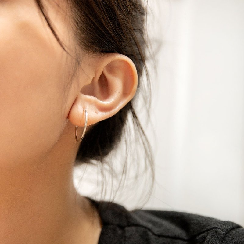 Thin Hoop Silver Earrings (20mm) 細圈純銀耳環 - 耳環/耳夾/耳骨夾 - 純銀 銀色