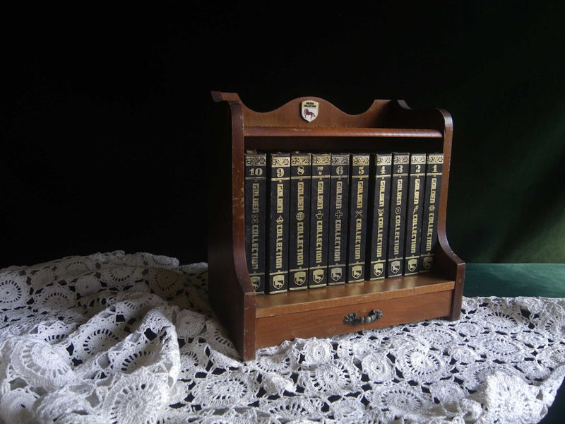 【老時光 OLD-TIME】早期台灣精裝中英文百科全書套組(含木櫃)#1 - 擺飾/家飾品 - 其他材質 多色