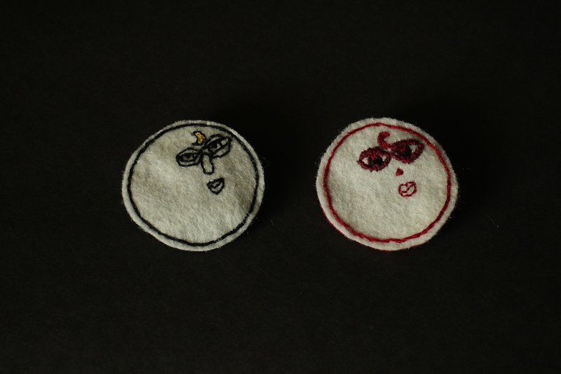 Mr. Moon embroidery pin - Brooches - Thread White