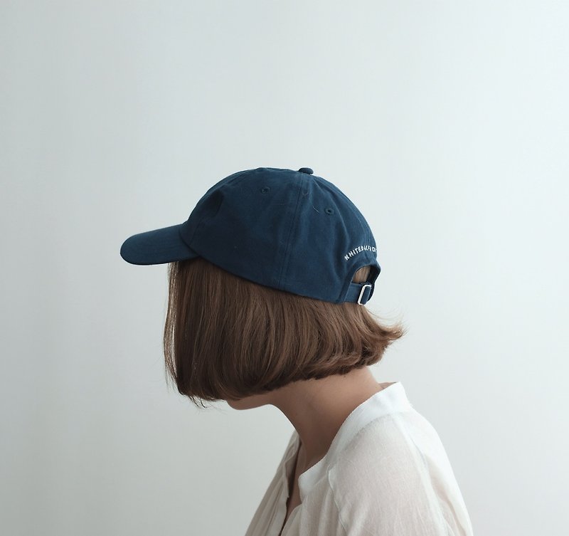 WHITEOAKFACTORY Classic retro baseball cap - Navy blue - หมวก - เส้นใยสังเคราะห์ สีน้ำเงิน