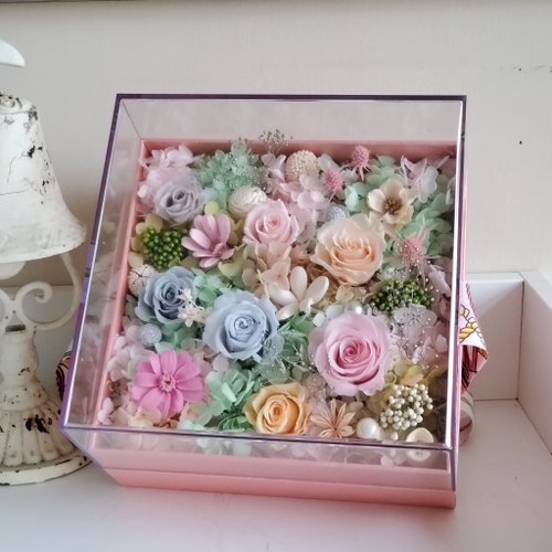 Exclusive Christmas DIY Gift Box】Handmade Material Package / Immortal  Whiskey Bottle with Flowers in a Gift Box - Shop piratedesign Dried Flowers  & Bouquets - Pinkoi