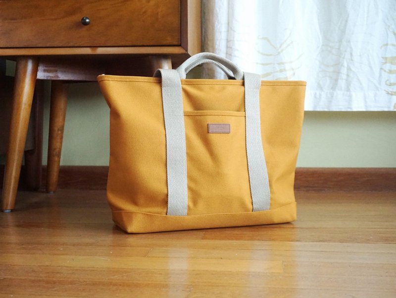Canvas weekender tote bag in mustard, 19 inch holiday beach tote, carryall bag - 手提包/手提袋 - 棉．麻 黃色