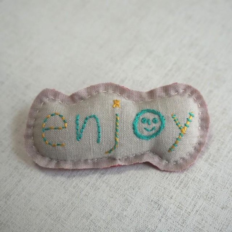 Hand embroidery broach "enjoy" - Brooches - Thread Khaki