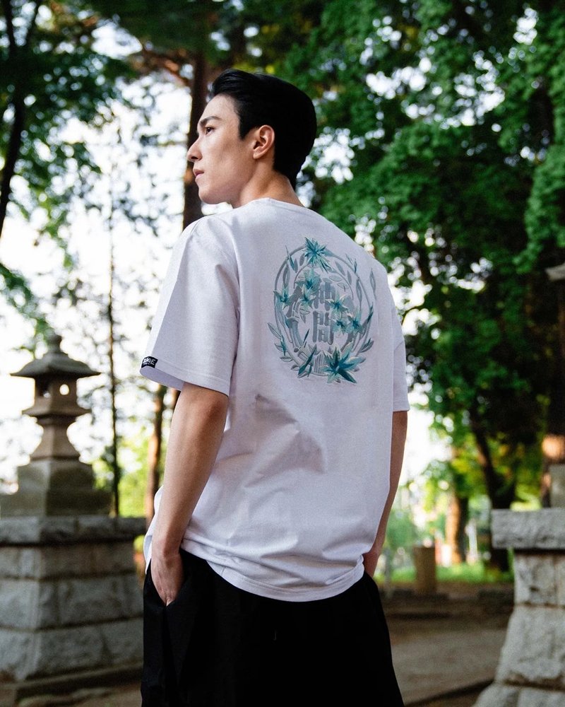 【XRAGE X 死神BLEACH聯名】冰天百華葬商標 重磅純棉刺繡短T - 男 T 恤 - 棉．麻 白色