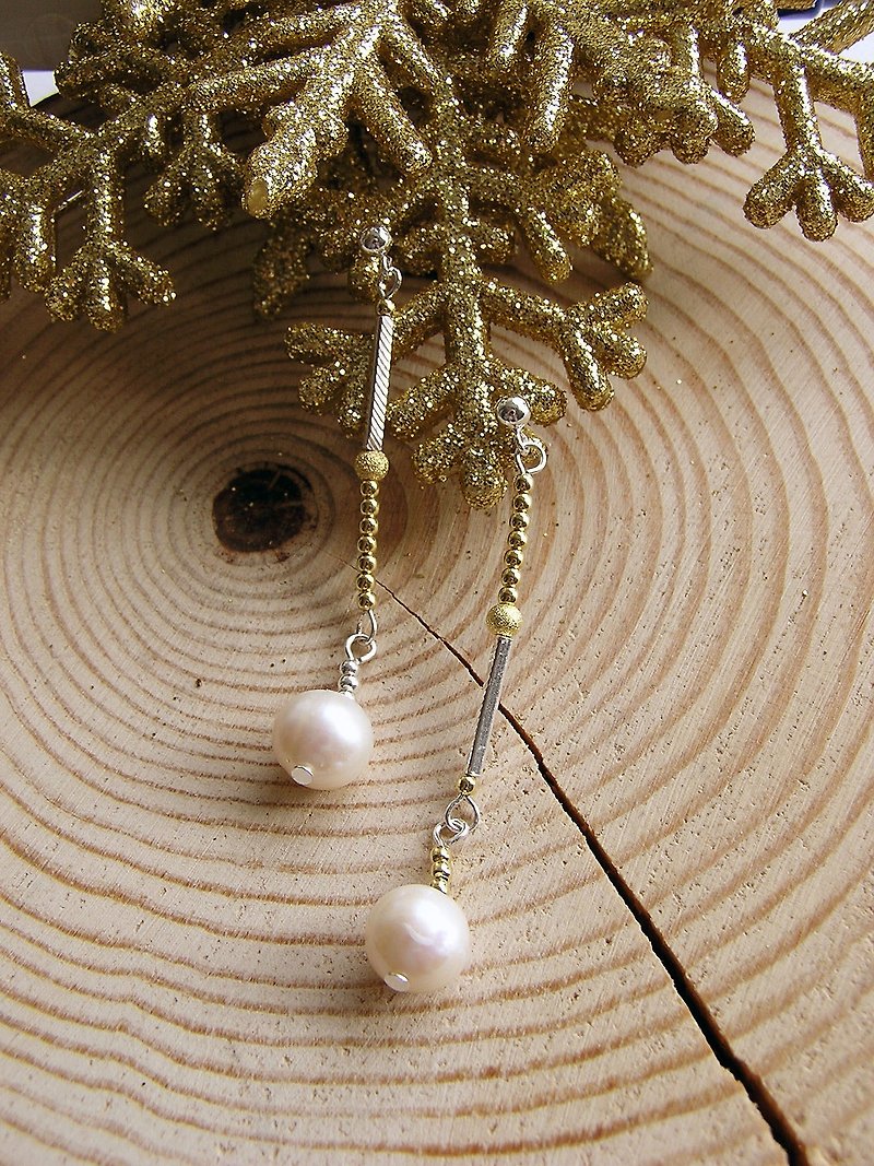 925 sterling silver with freshwater pearl earrings designed and handmade - ต่างหู - โลหะ สีทอง