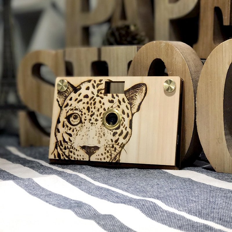 Pinkoi限定 - Paper Shoot 紙可拍 檜木相機 看見系列 - 豹 (含精裝盒特、特效鏡頭2顆與8G SD卡) - 相機/拍立得 - 紙 咖啡色