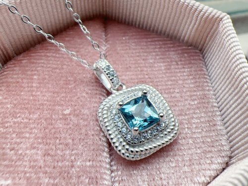 Esme Accessory 天然倫敦藍託帕石 純銀項鍊 閃耀迷人 優雅麻花 11月生日石