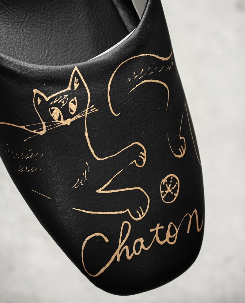 CLOAKROOMS OF .Fuller indoor slippers design-chaton black - รองเท้าแตะในบ้าน - หนังเทียม สีดำ