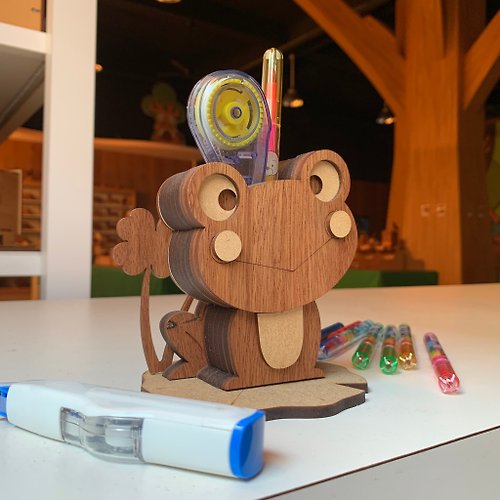 卷木森活館 【手作DIY】小青蛙 造型 木質 筆筒