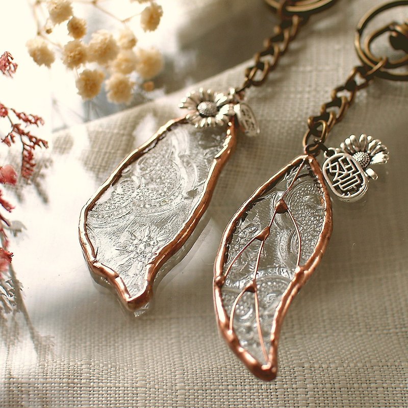 Glass keychain/Taiwan/leaf pendant - Charms - Other Materials Multicolor