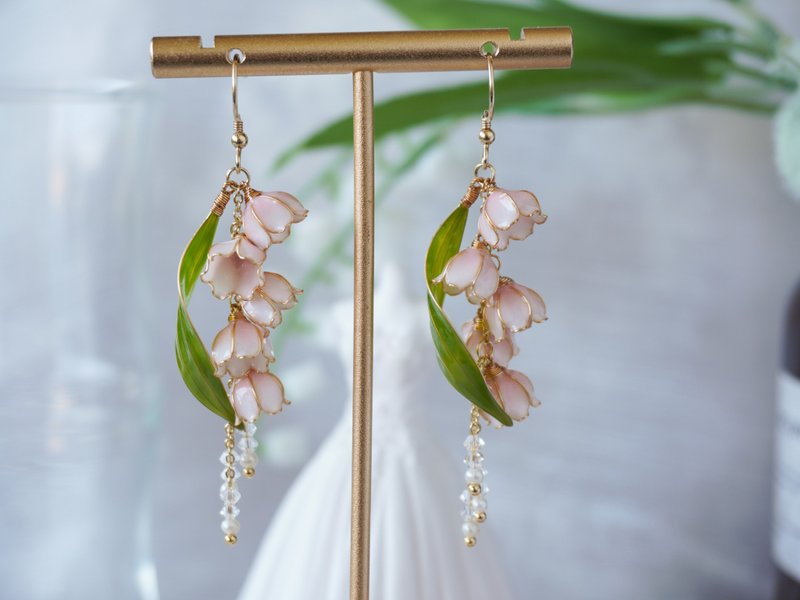 [Pink six-petal lily of the valley] Handmade original earrings Bronze resin crystal flower bridal holiday gift - Earrings & Clip-ons - Resin Pink