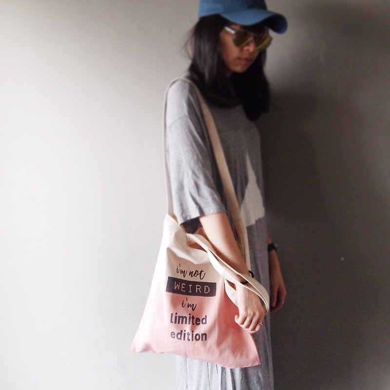 Limited edition Flamingo Powder Gradient - Canvas Hand Dye Tote Bag Double Back - กระเป๋าแมสเซนเจอร์ - ผ้าฝ้าย/ผ้าลินิน สึชมพู