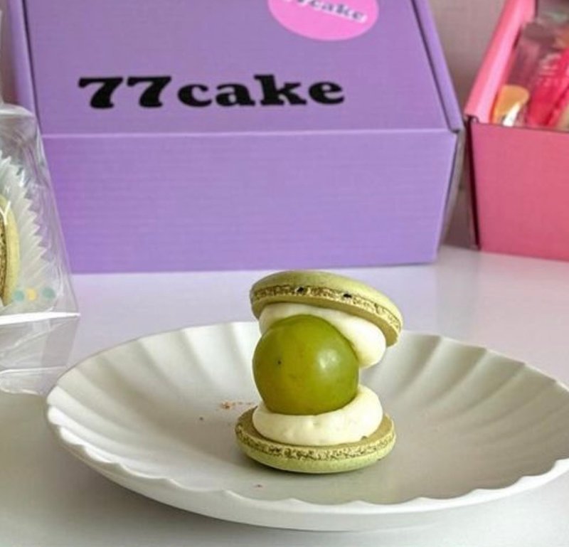 Muscadine grape 6 pieces macarons in stock - Cake & Desserts - Fresh Ingredients Green