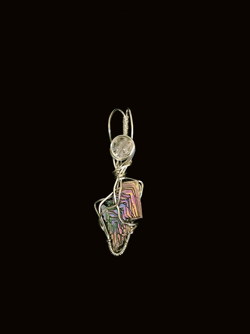 Angel's Staircase. Rainbow Bismuth Crystal Pendant - สร้อยคอ - คริสตัล 