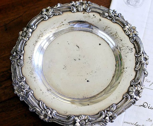 Vintage Old Heritage Silver-Plated Round Serving Tray