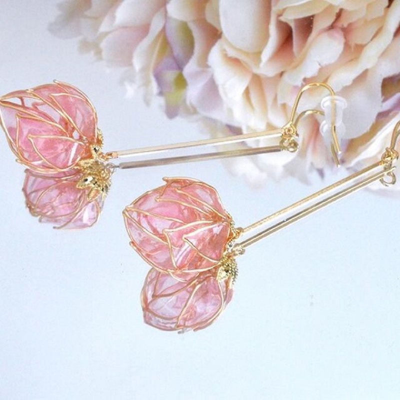 Pink Flower earrings / Lotus Buds / Dangling Bar - ピアス・イヤリング - 金属 ピンク