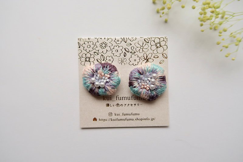 刺繍耳飾り - 耳環/耳夾 - 繡線 紫色