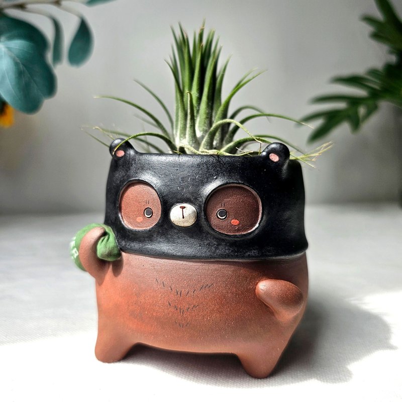 The seed robber bear planter. Handmade plant pot. - 花瓶/花器 - 陶 