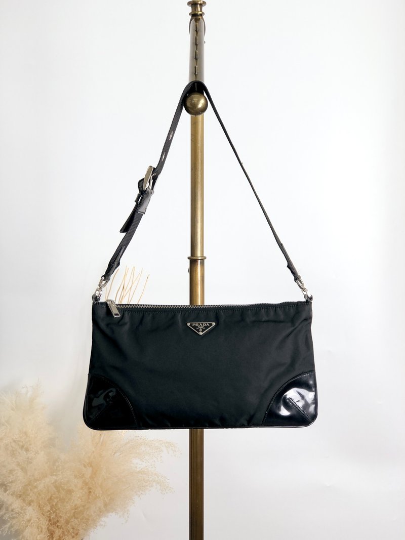【 日本直送　名牌中古包 】PRADA プラダ ショルダーバッグ ブラック トライアングルロゴ レザー ナイロン コーナーレザー vintage  fjnnt8 - 側背包/斜背包 - 尼龍 黑色