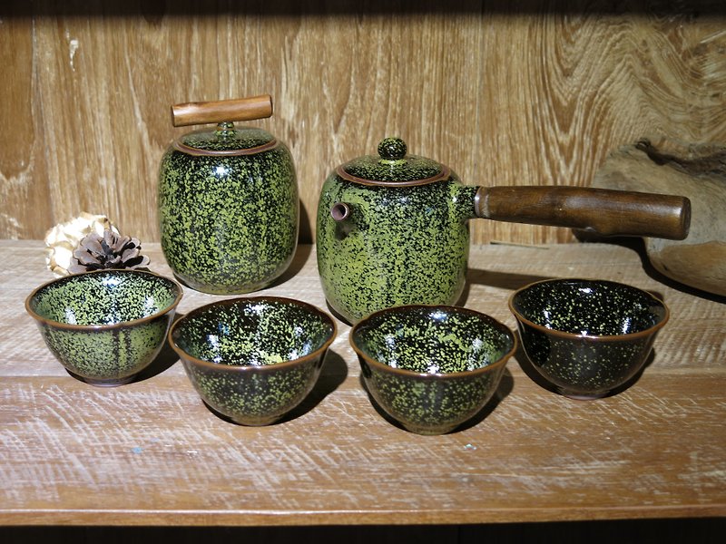 [Taiwan Blue] Gourd Tea Set Gourd Pot + Gourd Tea Caddy + 4 Gourd Cups - Teapots & Teacups - Pottery Multicolor