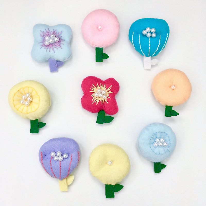 felt flower brooch hand embroidery - 胸針/心口針 - 繡線 
