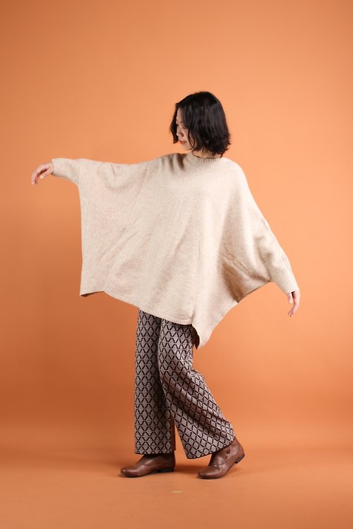 OMAKE TAIWAN 蝙蝠袖針織毛料上衣 淺灰 / 米杏