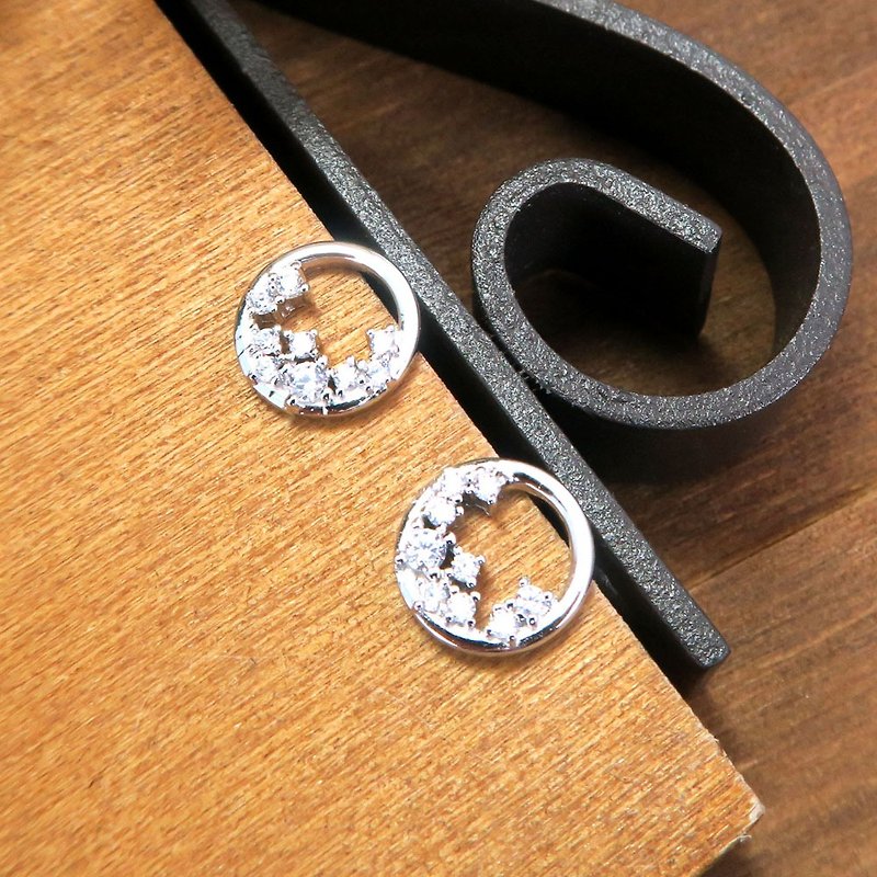 Moon Flower Ring Sterling Silver Earrings (White K Gold) - ต่างหู - เงินแท้ สีเงิน
