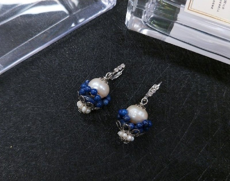 earring. Weaving series. Pearl* lapis lazuli ear clip earrings - ต่างหู - ไข่มุก สีน้ำเงิน