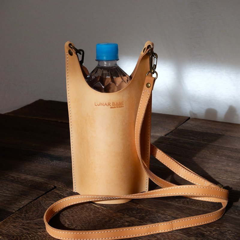 Homemade oil leather PET bottle case - อื่นๆ - หนังแท้ สีนำ้ตาล