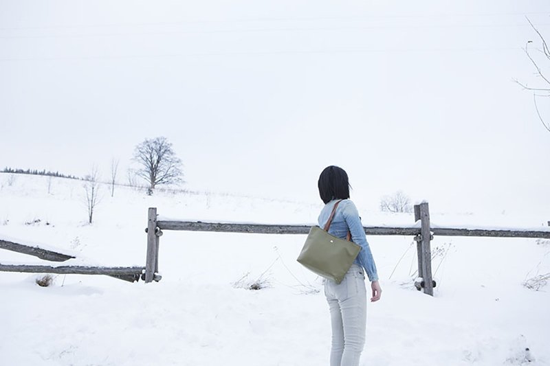 Taiwan Original / CLM Vegan Leather / Minimalist Tote Bag - Brown Green - กระเป๋าเอกสาร - วัสดุกันนำ้ สีเขียว