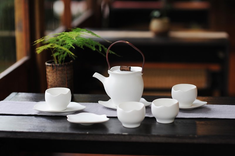 Double-hung Shuang Hong Living: Yang │ white porcelain tea set - Teapots & Teacups - Porcelain White