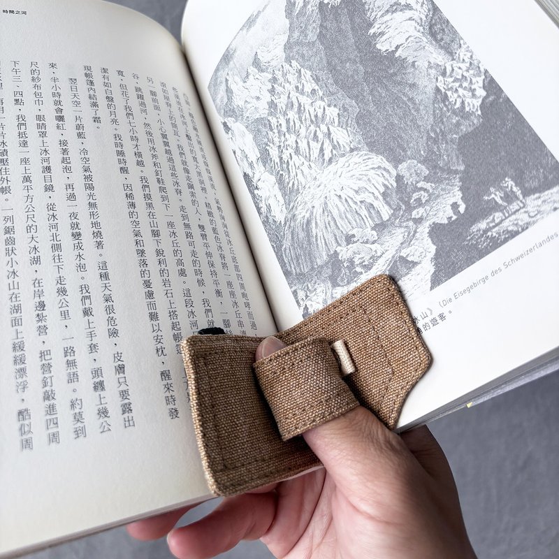 | 閱讀指套 鑰匙圈 | 松鼠系 過曝沼澤綠 過曝紅棕 | 厚磅水洗帆 - 書衣/書套 - 棉．麻 
