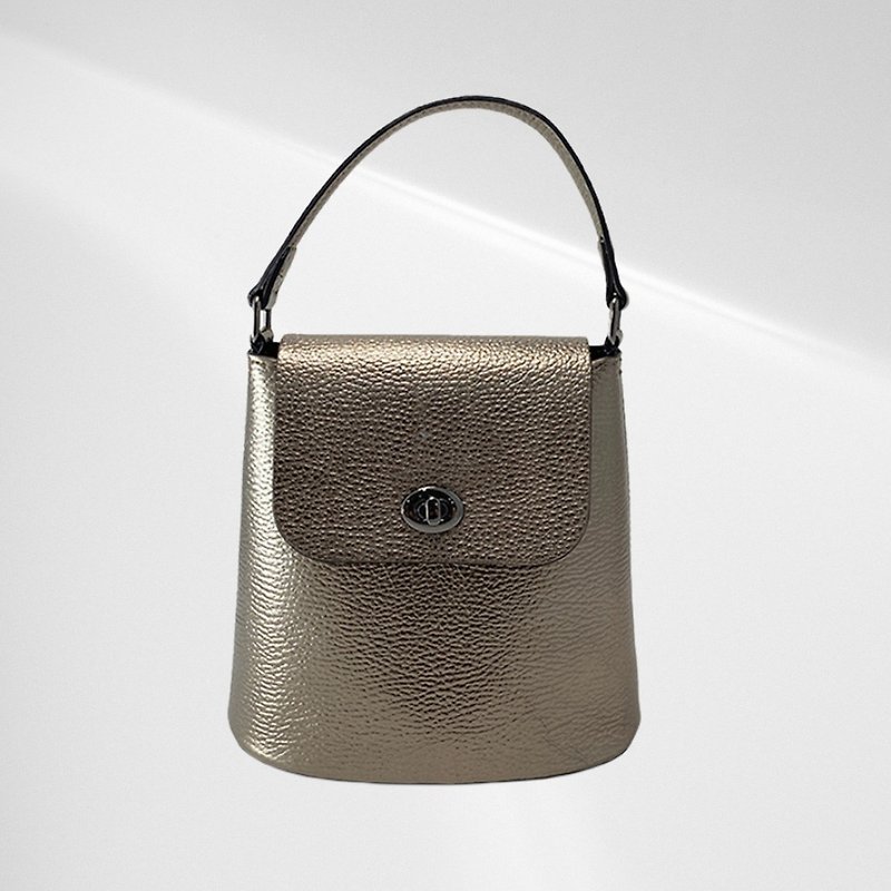 [Made in Italy] Glance low-key metal pebbled bag - กระเป๋าหูรูด - หนังแท้ สีทอง